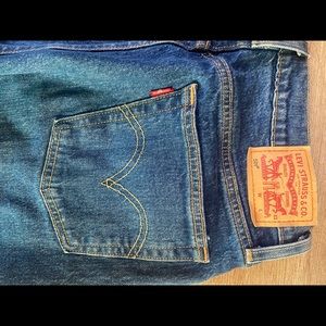 Levi’s 501 medium wash women’s ORIGINAL FIT jeans